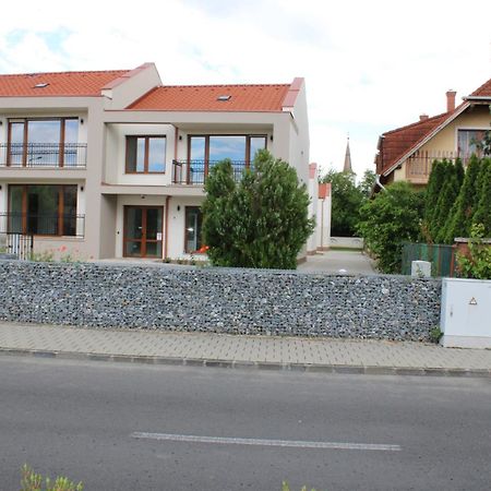 Mara Apartman Buek ภายนอก รูปภาพ
