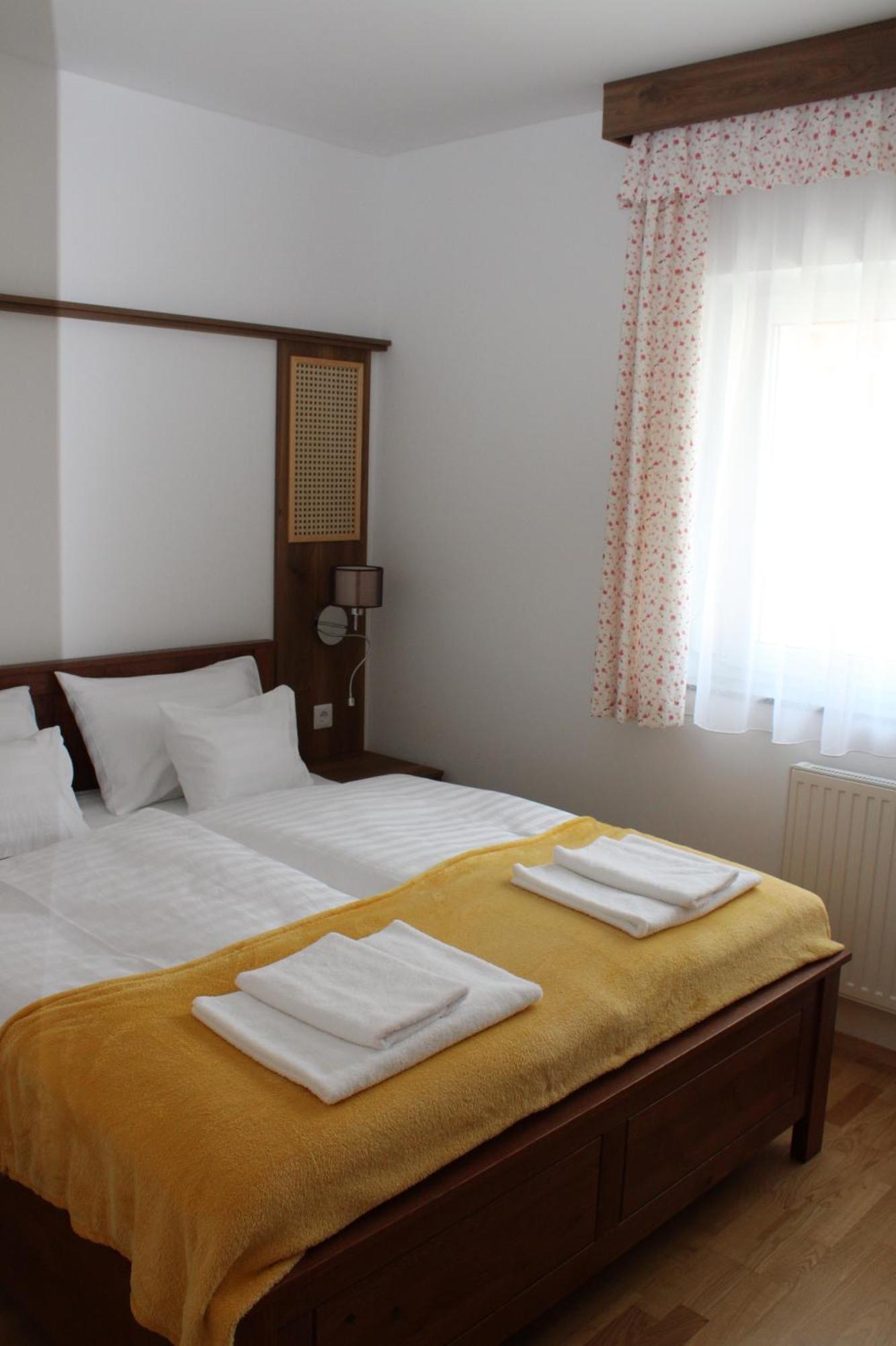 Mara Apartman Buek ภายนอก รูปภาพ